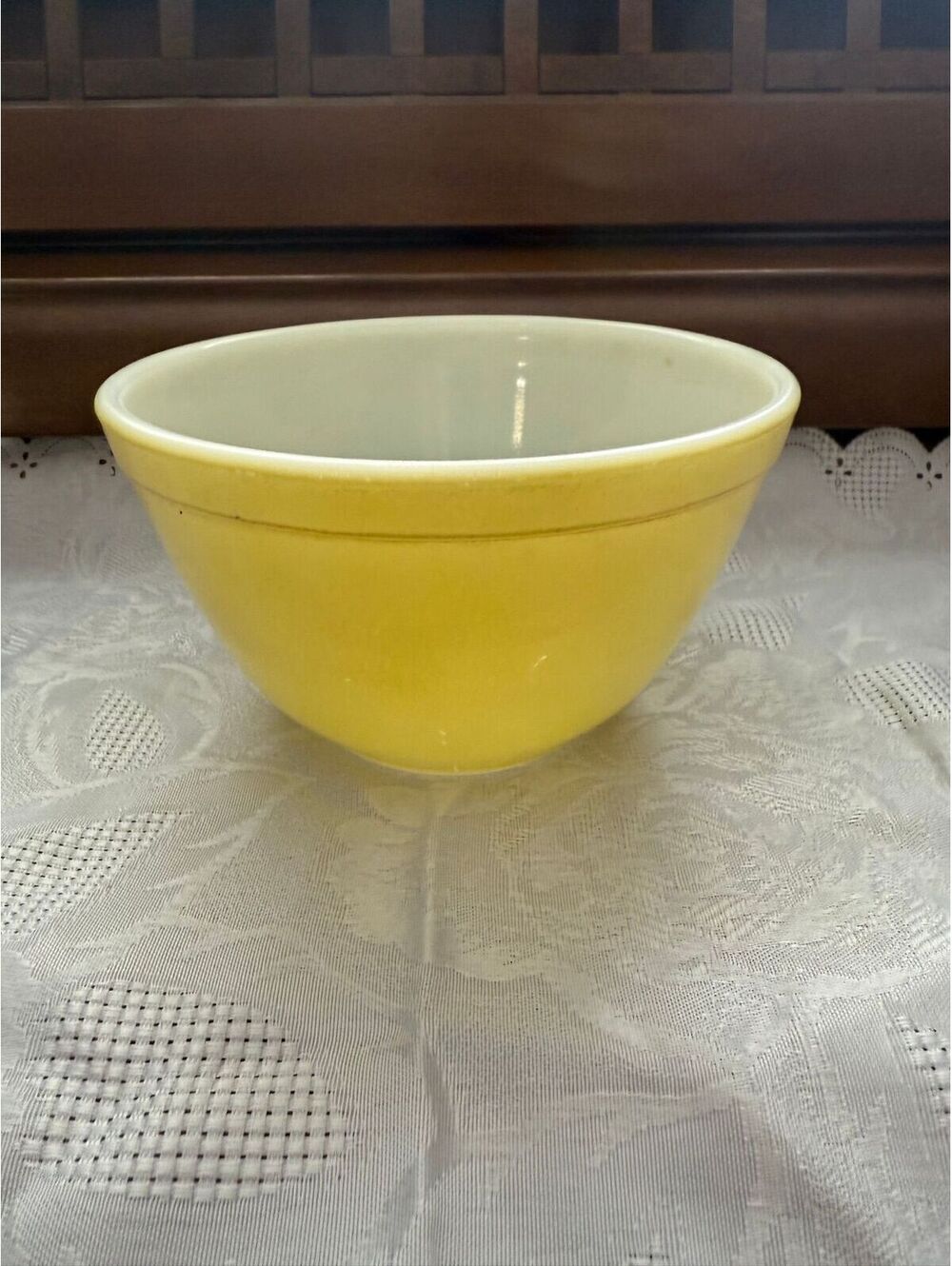 Vintage 1950s Pyrex #401 Primary Yellow Nesting Mixing Bowl 1 1/2 Pt. USA.